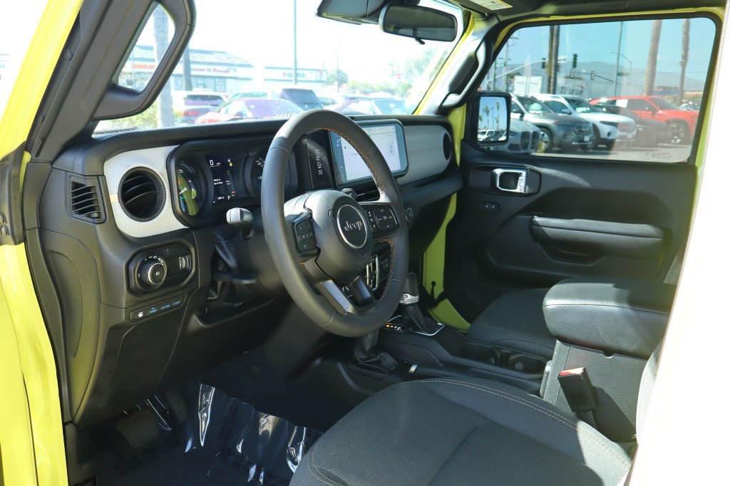 Used 2024 Jeep Wrangler Unlimited AWD/4WD image 17
