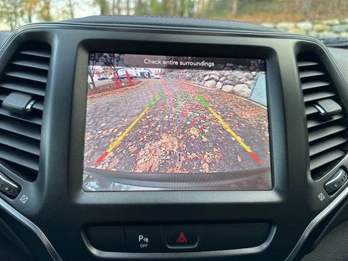 Used 2019 Jeep Cherokee Trailhawk w/ Cold Weather Group image 26