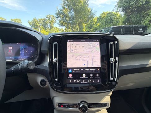 Certified 2024 Volvo XC40 B5 Ultimate w/ Protection Package Premier AWD/4WD image 30