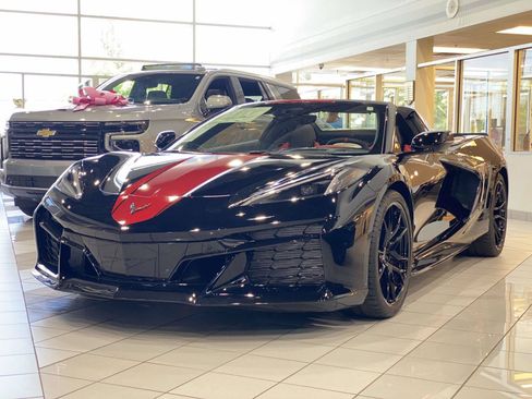 New 2027 Chevrolet Corvette Grand Sport w/ Z52 Sport Performance Package RWD image 1