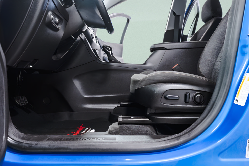 Used 2024 Chevrolet Equinox LT w/ LPO, Floor Liner Package FWD image 25