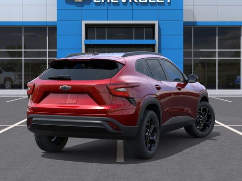 Used 2026 Chevrolet Trax LT w/ Midnight Edition FWD image 4