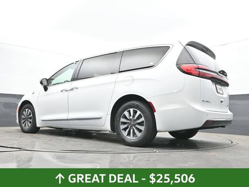 Used 2023 Chrysler Pacifica Limited FWD image 52