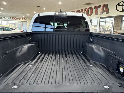 Certified 2022 Toyota Tacoma TRD Off-Road w/ Technology Package AWD/4WD image 23