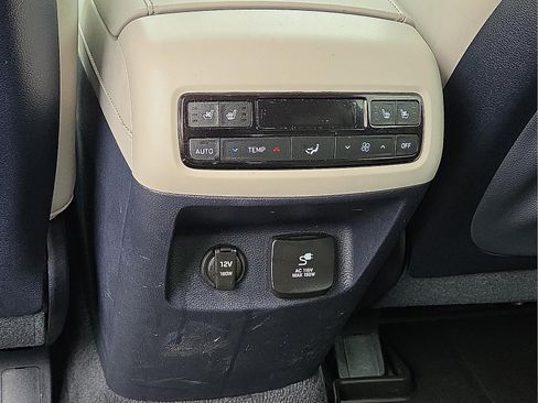 Used 2024 Hyundai Palisade Calligraphy image 12