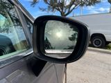 Used 2021 Chrysler Voyager L image 3