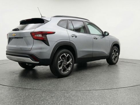 Used 2025 Chevrolet Trax LT image 9