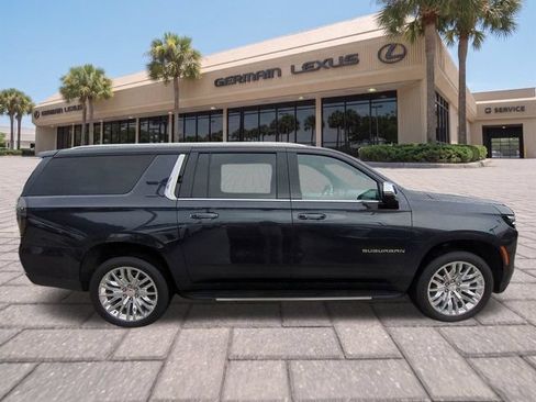 Used 2025 Chevrolet Suburban Premier AWD/4WD image 3