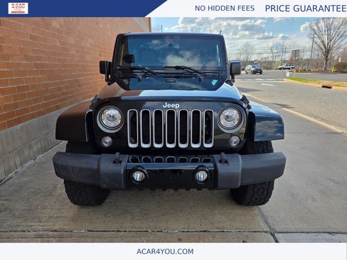 Used 2017 Jeep Wrangler Unlimited Sahara w/ Dual Top Group AWD/4WD image 4