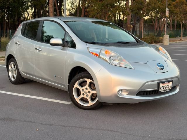 Used 2015 Nissan Leaf SV w/ Premium Package FWD image 1