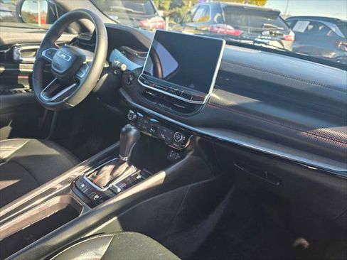 Used 2023 Jeep Compass Trailhawk image 12