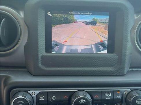 Used 2022 Jeep Gladiator Sport AWD/4WD image 19