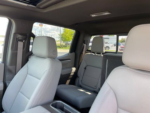 Used 2025 GMC Sierra 1500 SLT w/ SLT Premium Package AWD/4WD image 17