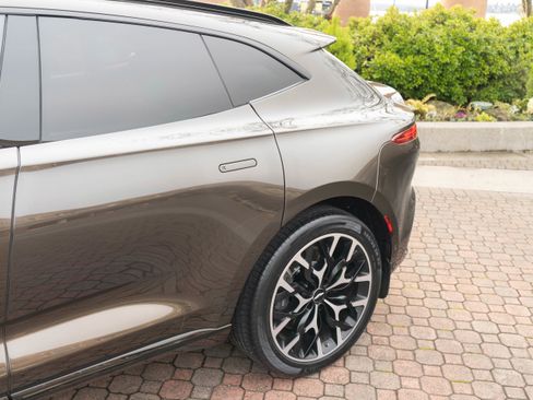 Used 2021 Aston Martin DBX image 50