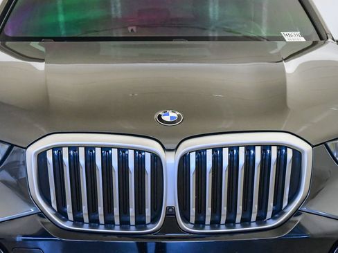 Certified 2024 BMW X5 sDrive40i w/ M Sport Package RWD image 8