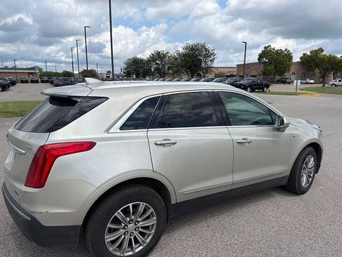 Used 2017 Cadillac XT5 Luxury w/ Driver Awareness Package FWD image 4