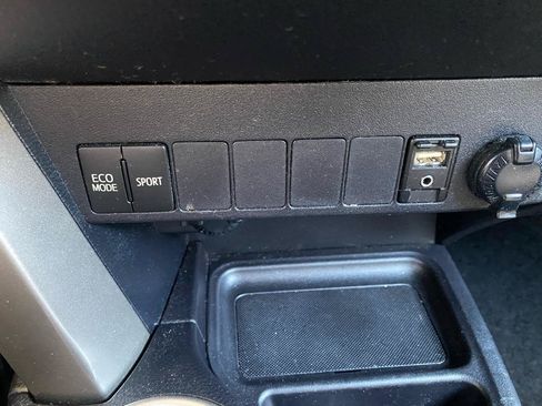 Used 2014 Toyota RAV4 LE FWD image 18