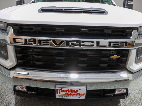 Used 2023 Chevrolet Silverado 3500 LT w/ Convenience Package AWD/4WD image 4