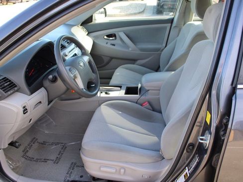 Used 2011 Toyota Camry LE image 14
