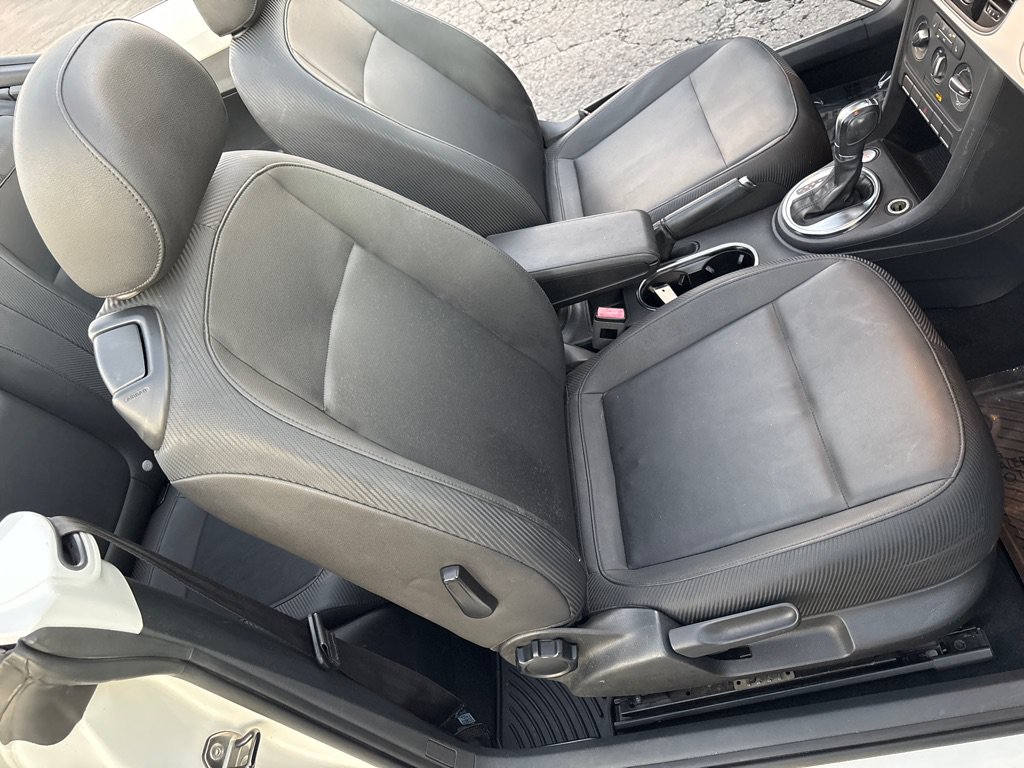 Used 2013 Volkswagen Beetle TDI FWD image 23