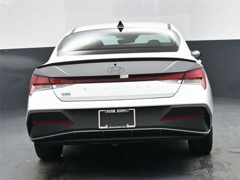 Certified 2025 Hyundai Elantra Sport image 17