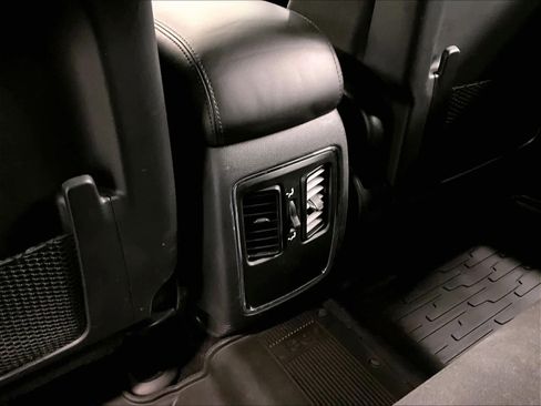Used 2021 Jeep Grand Cherokee Laredo AWD/4WD image 38