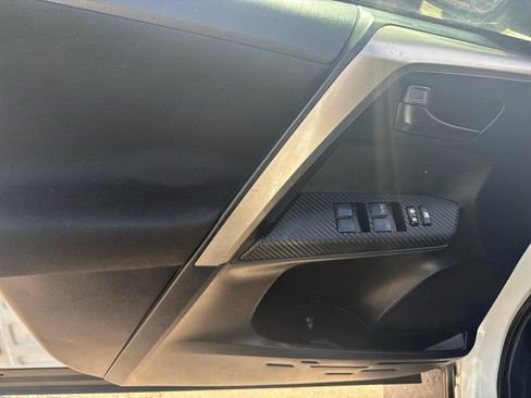 Used 2015 Toyota RAV4 LE FWD image 9