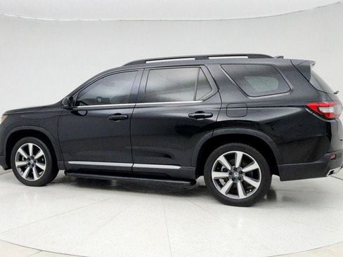 Used 2023 Honda Pilot Touring image 7