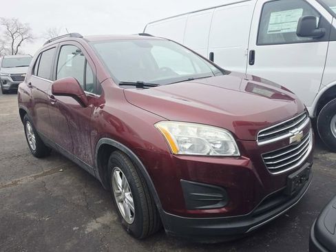 Used 2016 Chevrolet Trax LT w/ LT Sun and Sound Package image 4