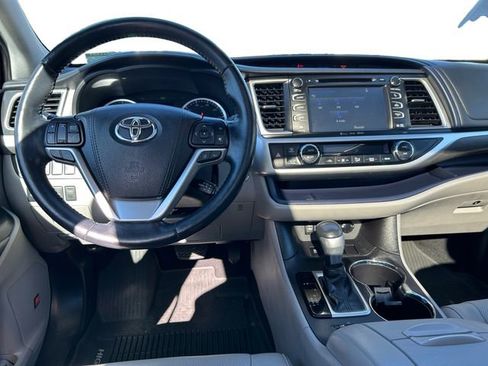 Certified 2019 Toyota Highlander Limited Platinum AWD/4WD image 12