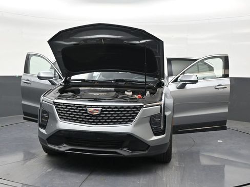Used 2025 Cadillac XT4 Premium Luxury FWD image 32