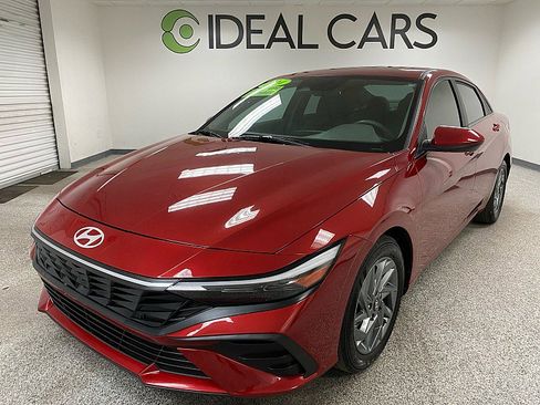 Used 2024 Hyundai Elantra SEL image 1
