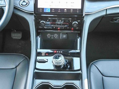 New 2025 Jeep Grand Cherokee Limited image 24