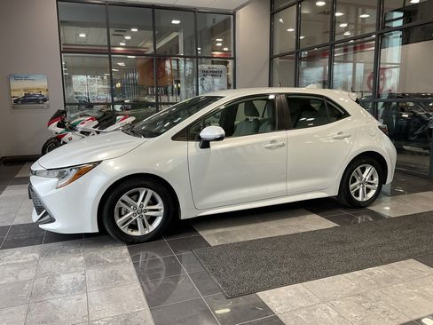 Used 2021 Toyota Corolla SE w/ SE Preferred Package image 3