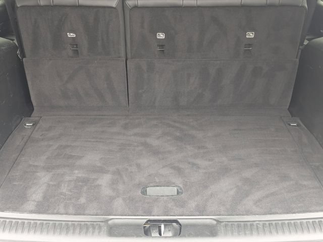 Used 2023 Jeep Wagoneer L Series III w/ Preferred Equipment Group AWD/4WD image 7