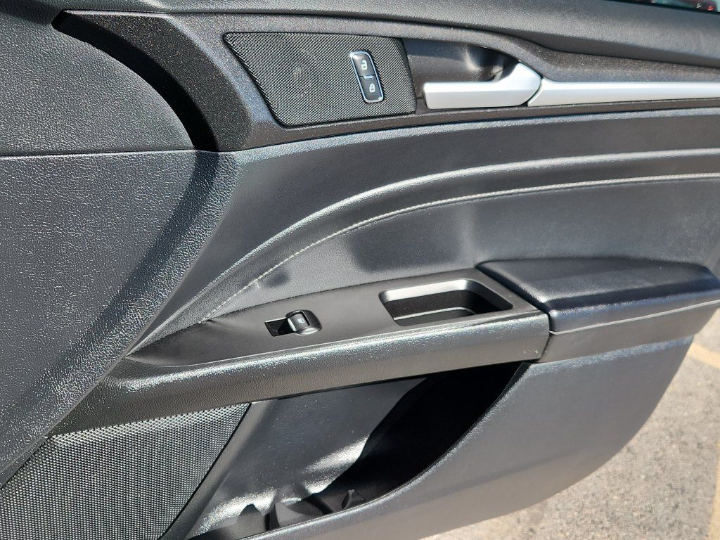 Used 2019 Ford Fusion Titanium FWD image 13