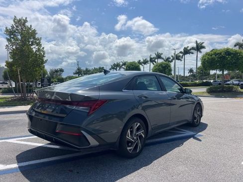 Used 2024 Hyundai Elantra SEL w/ Convenience Package image 16