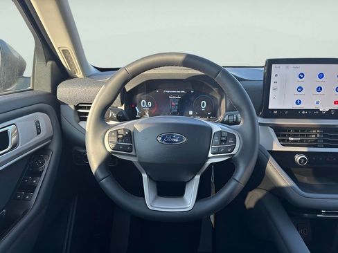 Used 2025 Ford Explorer Active w/ Active Comfort Package image 15