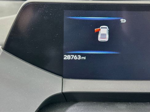 Used 2025 Toyota Prius LE FWD image 18