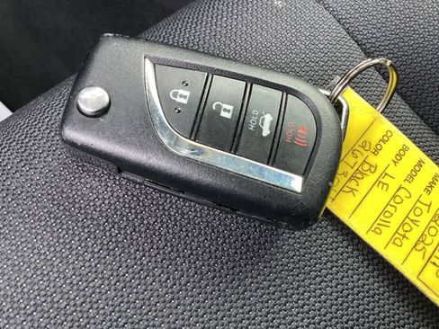 Used 2025 Toyota Corolla LE FWD image 22