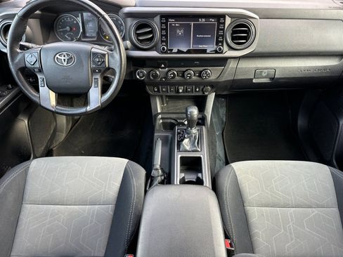 Used 2020 Toyota Tacoma TRD Off-Road w/ Technology Package image 12