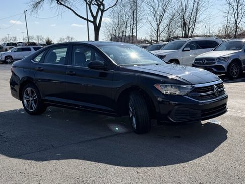 Used 2024 Volkswagen Jetta SE image 3