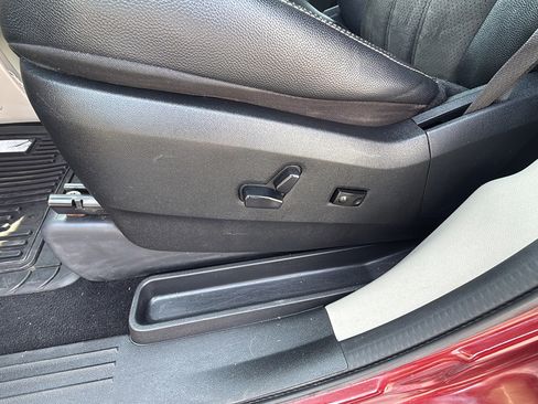 Used 2020 Dodge Grand Caravan SXT FWD image 22