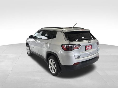 Used 2024 Jeep Compass Latitude AWD/4WD image 3