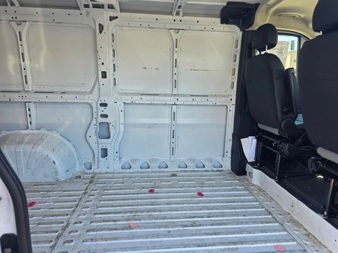 Used 2025 RAM ProMaster 2500 w/ Convenience Group FWD image 18