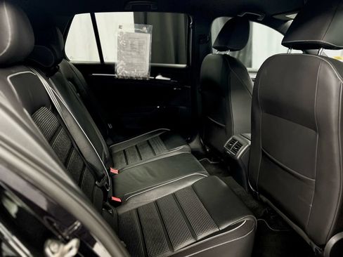 Used 2019 Volkswagen Golf R 4-Door AWD/4WD image 24