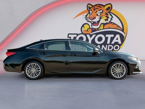Used 2022 Toyota Avalon Limited w/ Advanced Safety Package FWD image 4