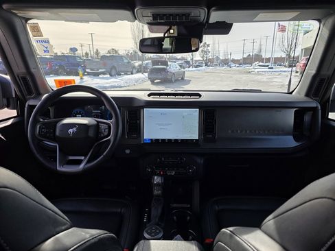 Used 2025 Ford Bronco Badlands image 17