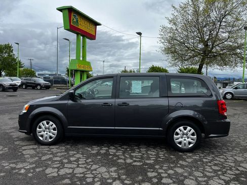 Used 2019 Dodge Grand Caravan SE image 2