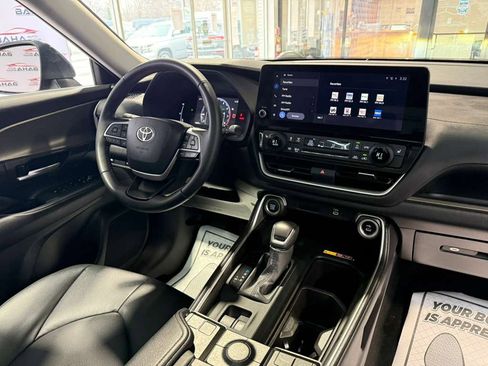 Used 2025 Toyota Grand Highlander AWD image 47